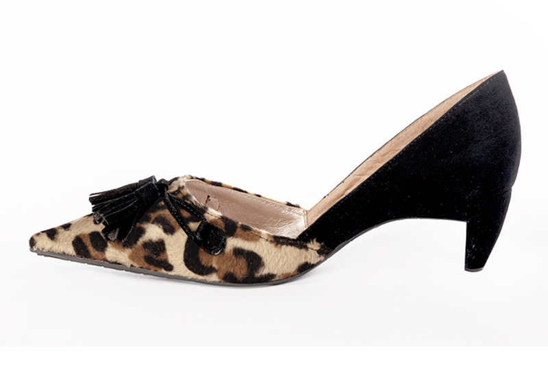 Safari black women's open arch dress pumps. Pointed toe. Low comma heels. Profile view - Florence KOOIJMAN